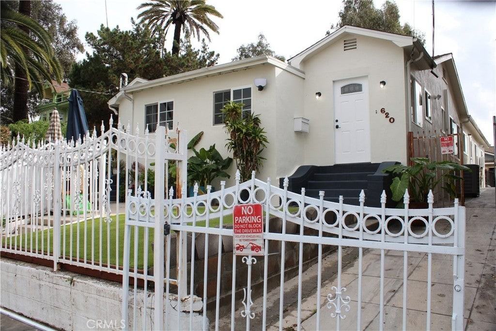 620 Brittania St - Photo 2 of 20