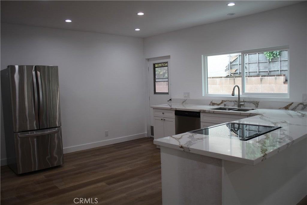 620 Brittania St - Photo 5 of 20