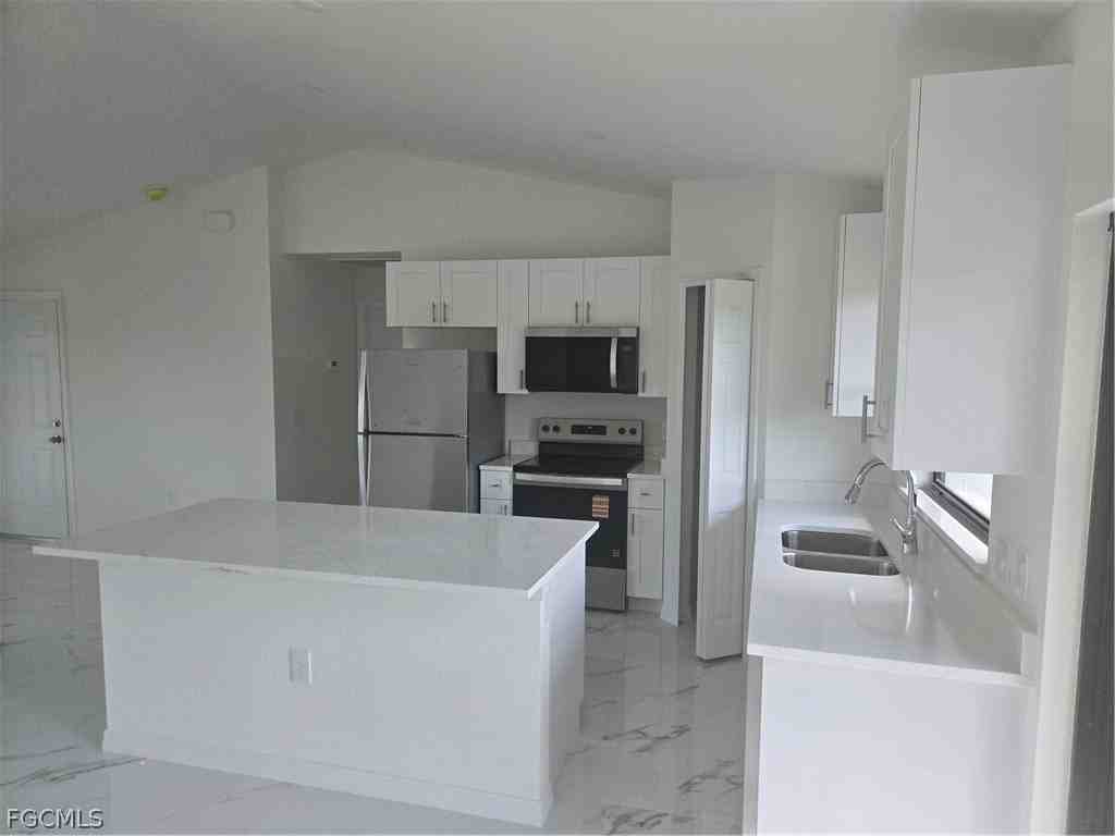 2707 30th St Sw - Photo 3 of 27