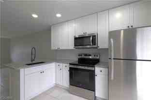 427 Ne Pine Island Ln Apt 2 #2 - Photo 1 of 1