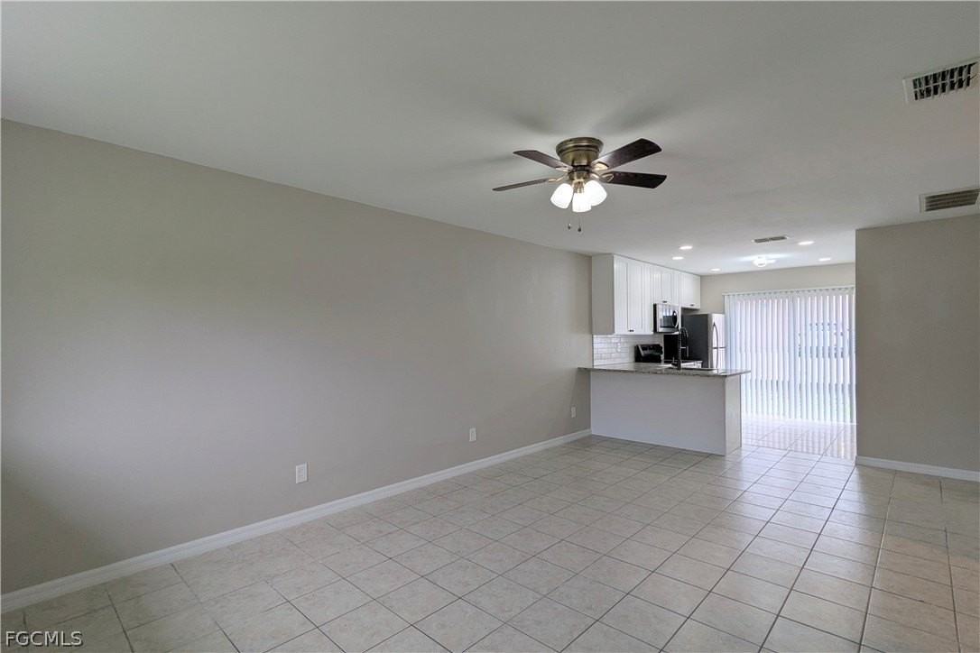 427 Ne Pine Island Ln #2 - Photo 2 of 15