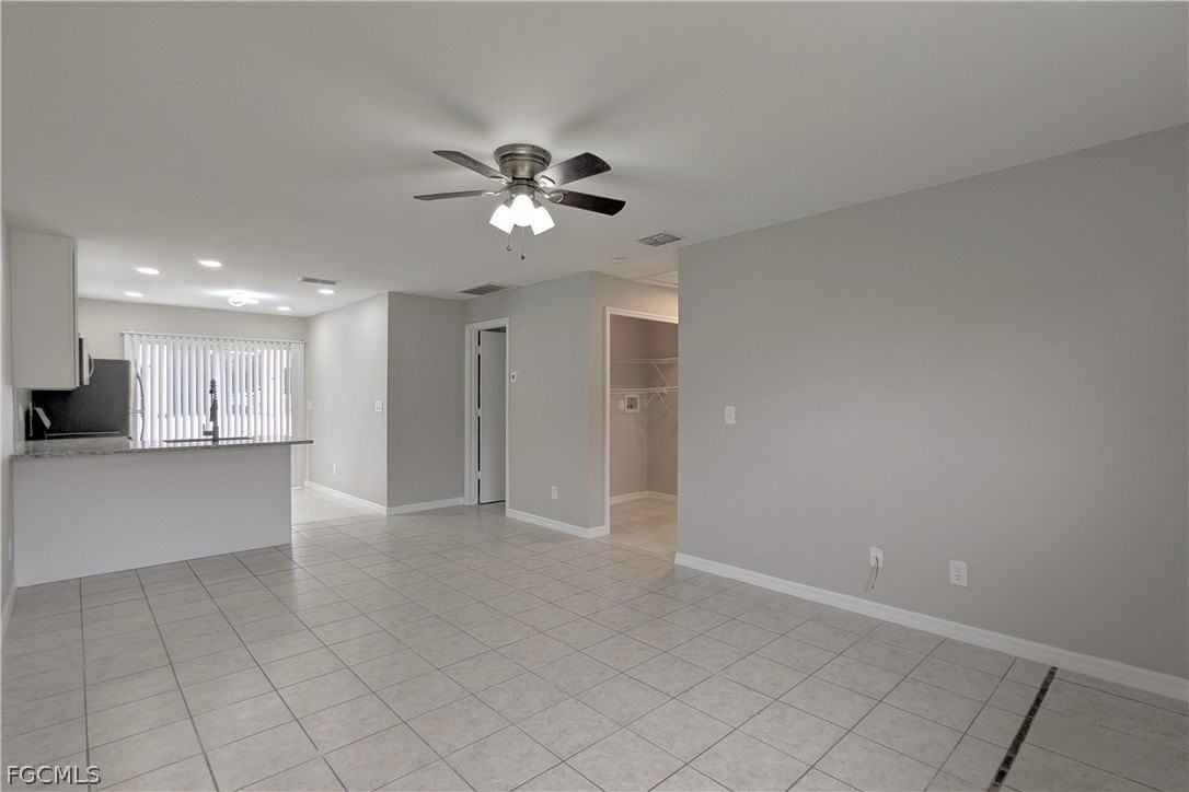 427 Ne Pine Island Ln #2 - Photo 3 of 15