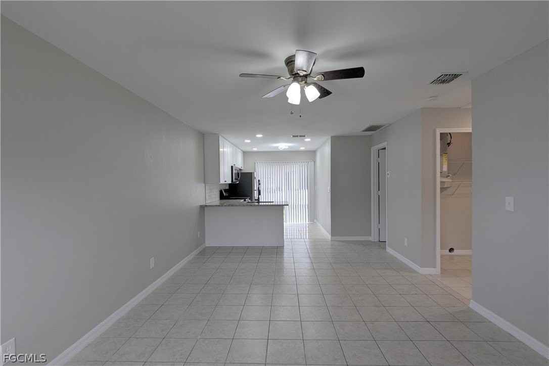 427 Ne Pine Island Ln #2 - Photo 5 of 15