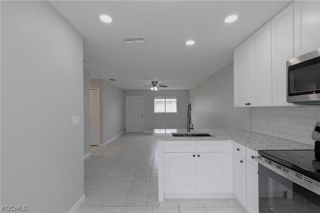 427 Ne Pine Island Ln #2 - Photo 6 of 15