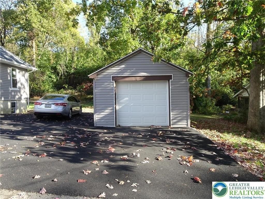 207 Sleepy Hollow Rd - Photo 3 of 20