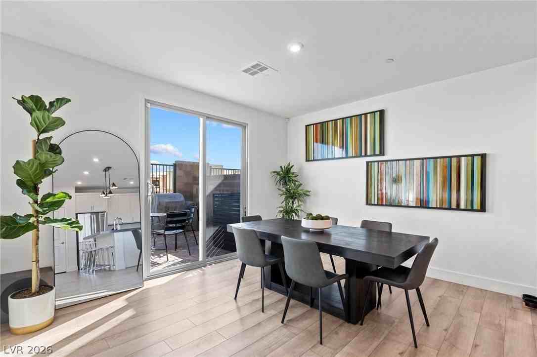 692 Echelon St - Photo 6 of 35