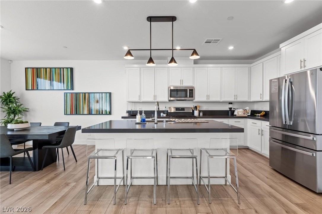 692 Echelon St - Photo 7 of 35