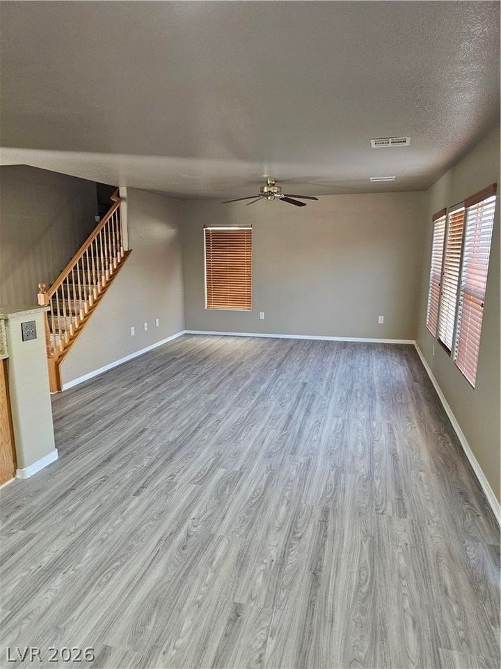 320 Snow Dome Ave - Photo 4 of 17