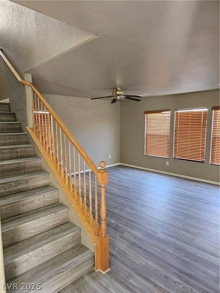 320 Snow Dome Ave - Photo 5 of 17