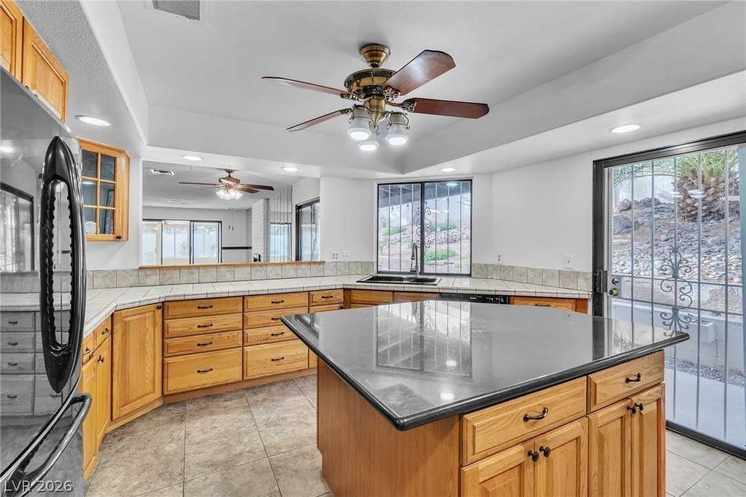 2457 Swan Ln - Photo 6 of 50