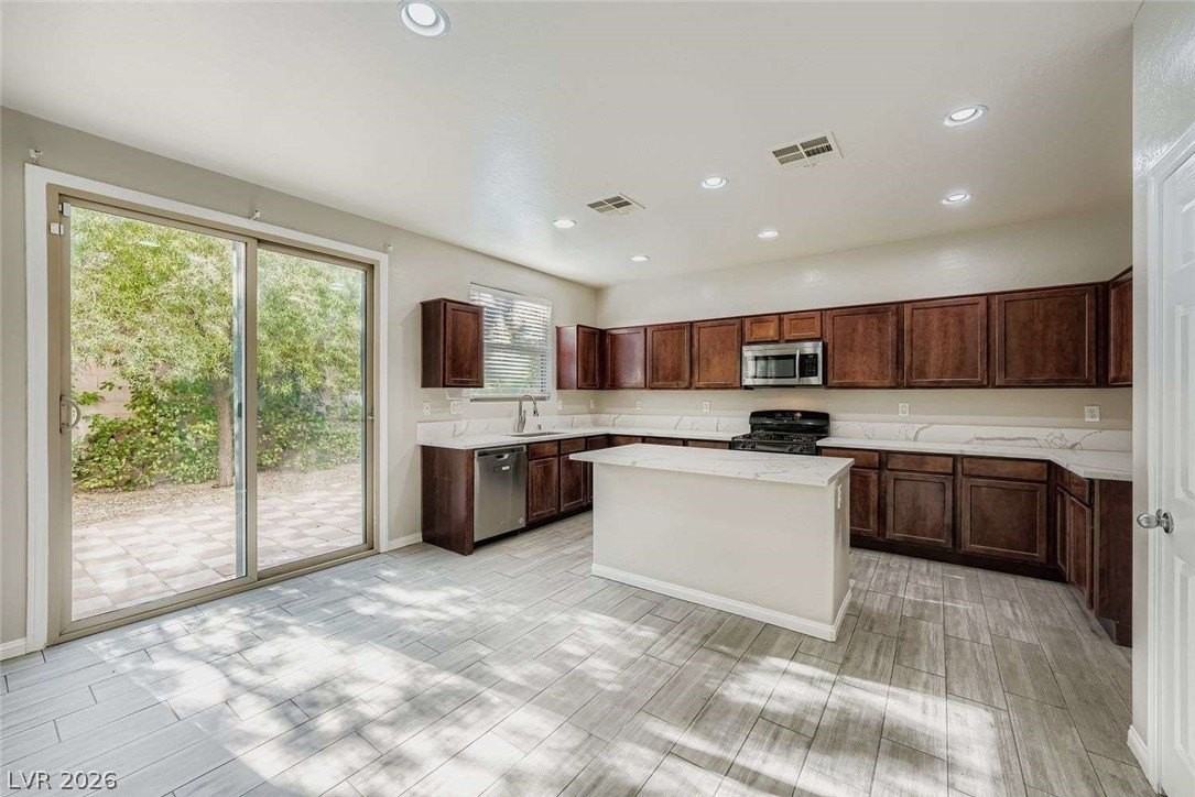 371 Botanic Gardens Dr - Photo 4 of 28