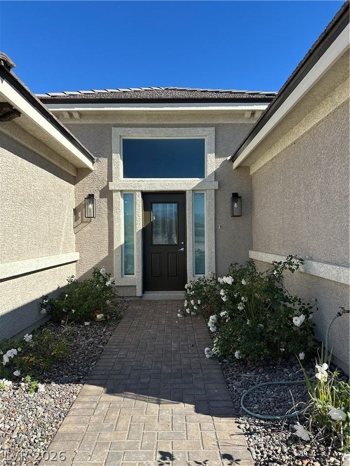 2570 Apricot Ln - Photo 2 of 7