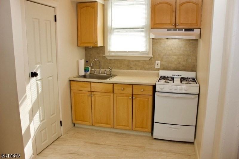 18 Milosh St #1 - Photo 2 of 10