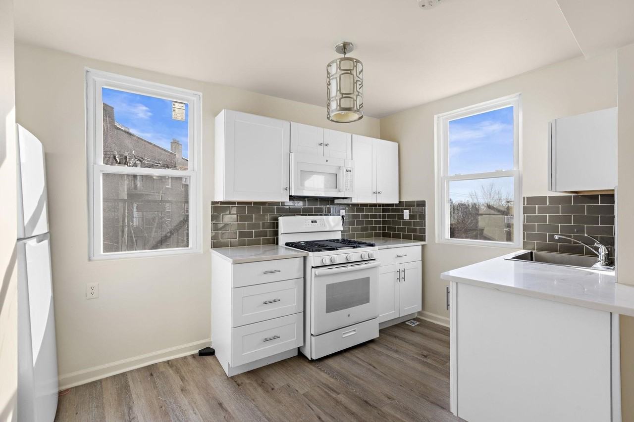 201 16th St #3 - Photo 3 of 8