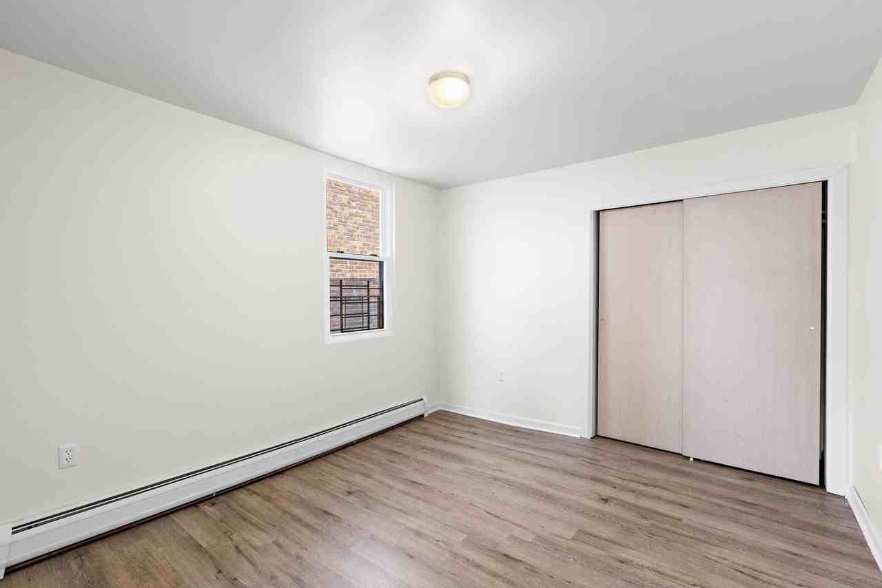 201 16th St #3 - Photo 5 of 8