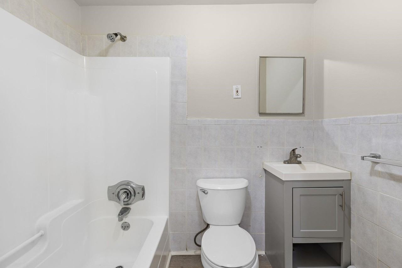 201 16th St #3 - Photo 7 of 8