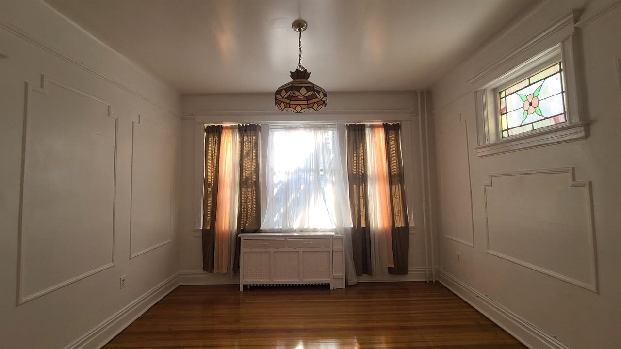 308 7th St #2 - Photo 3 of 11