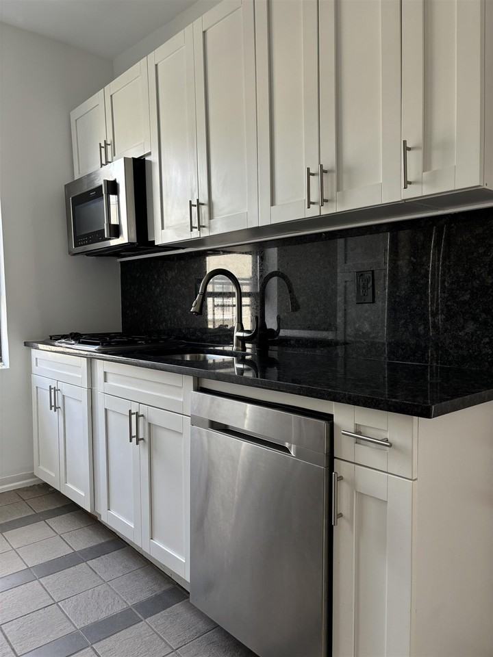 6209 Kennedy Blvd E #4EN - Photo 7 of 17