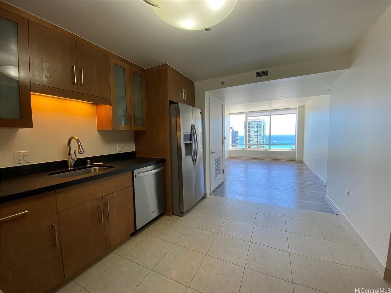 1009 Kapiolani Blvd Apt 4404 #4404 - Photo 4 of 13