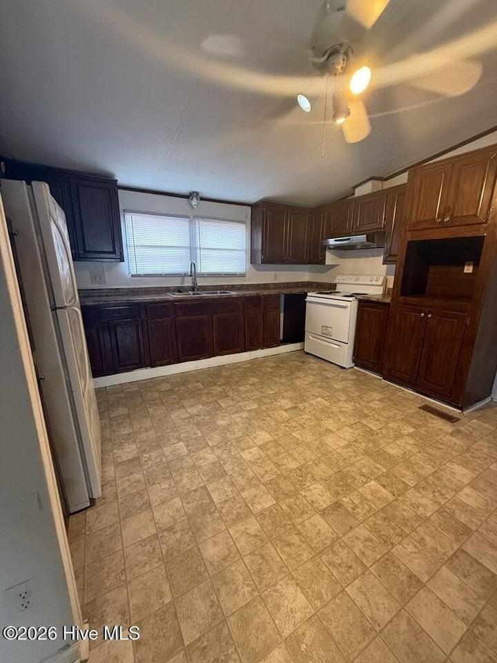 110 Bratton Dr - Photo 3 of 11