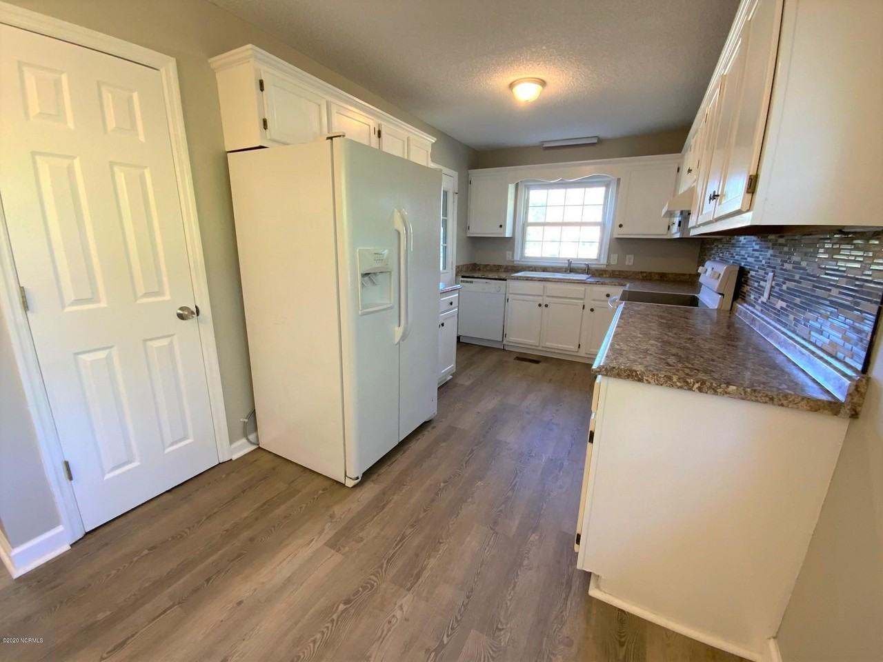 17 Cornell Ct - Photo 3 of 14