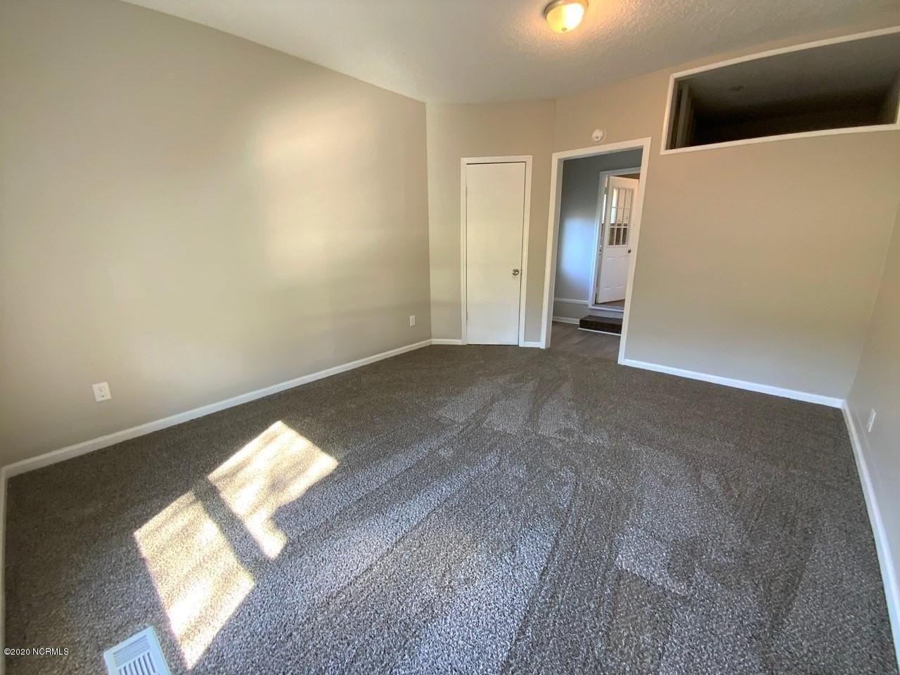 17 Cornell Ct - Photo 4 of 14