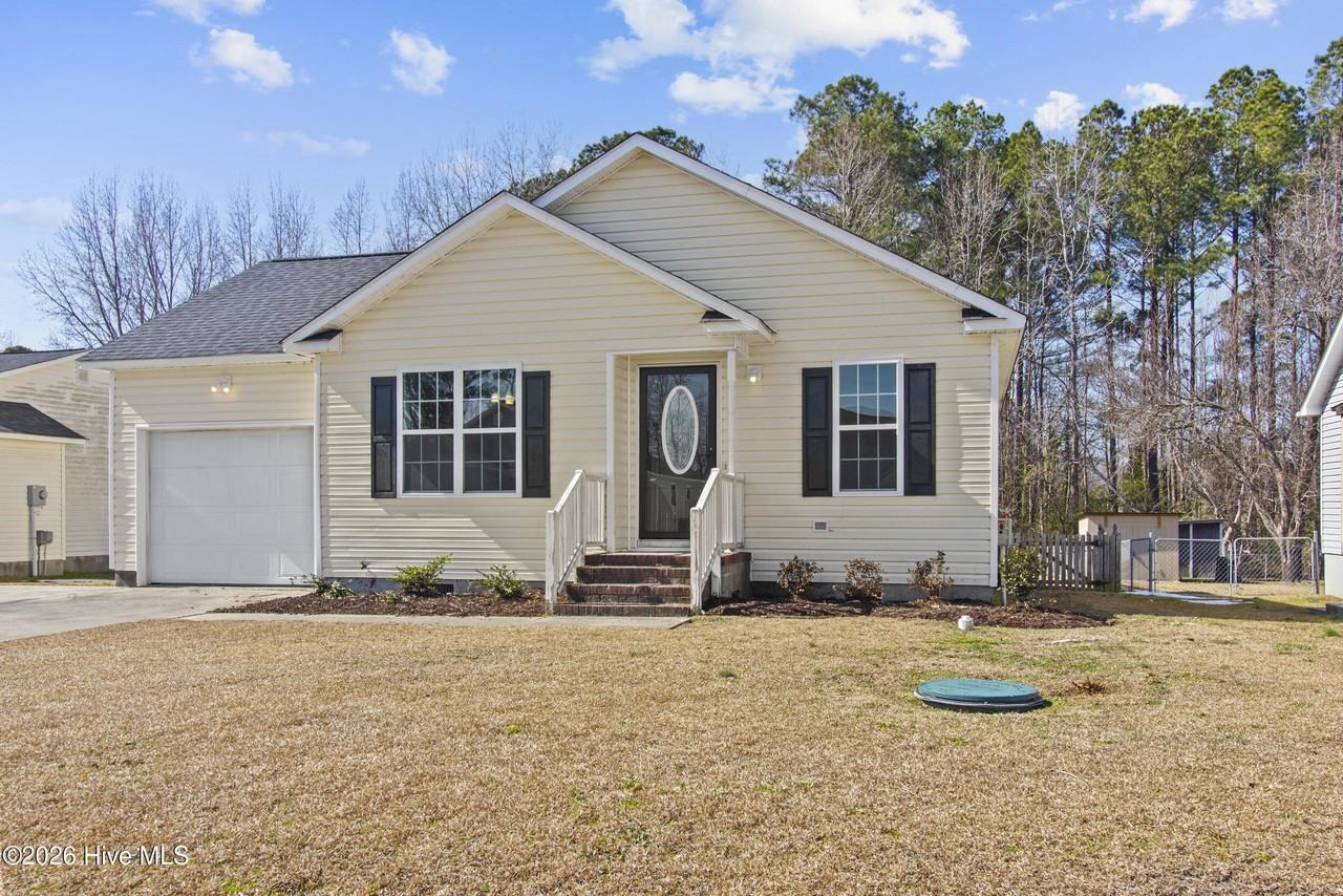 107 Luke Ct - Photo 2 of 27