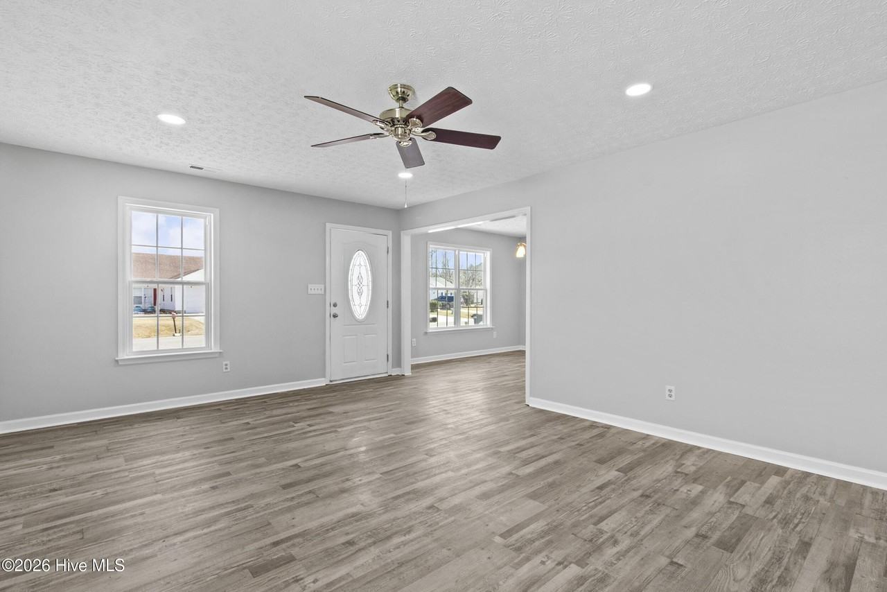 107 Luke Ct - Photo 4 of 27