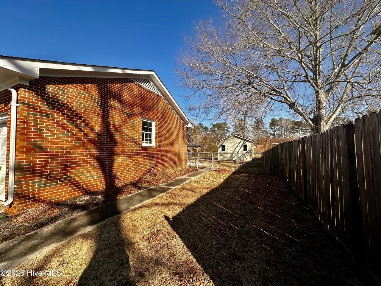 114 Craven Dr - Photo 2 of 23