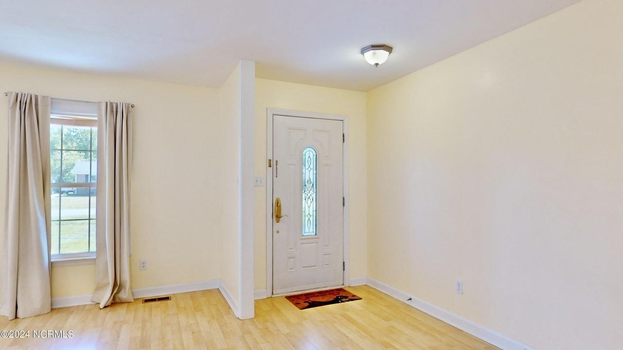 114 Craven Dr - Photo 3 of 23