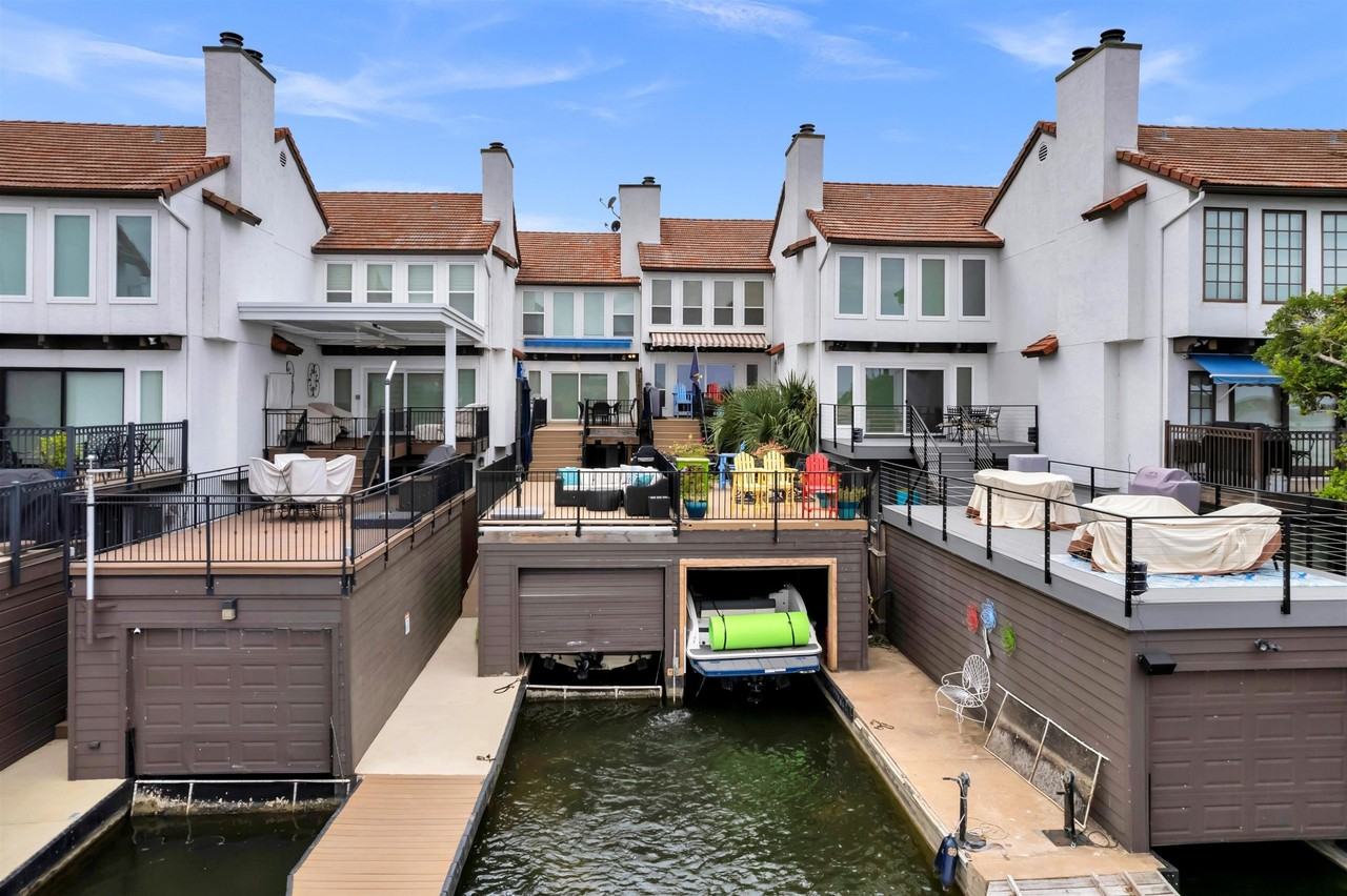 415 Horseshoe Bay Blvd - Photo 2 of 29