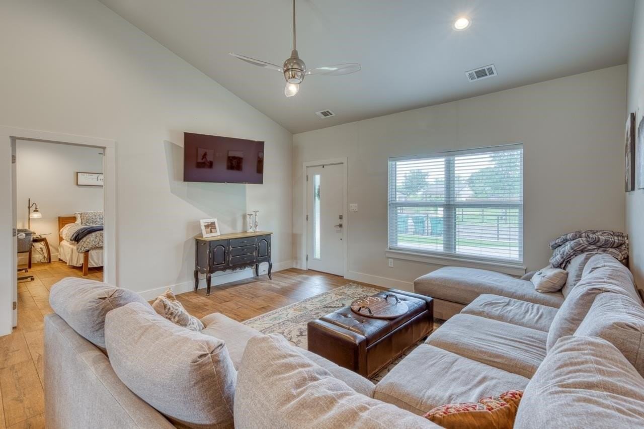 1304 Prairie Creek Rd - Photo 4 of 30