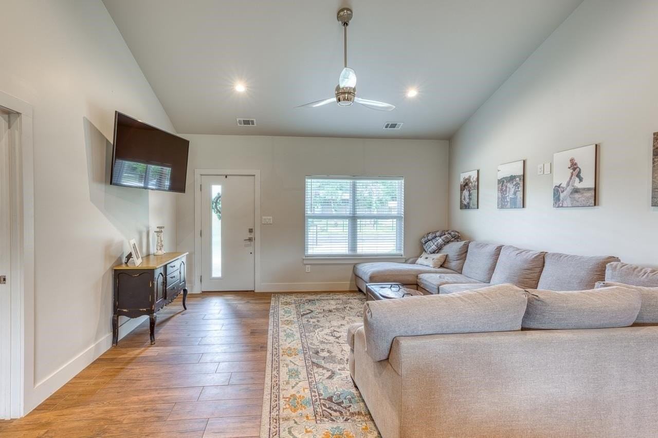 1304 Prairie Creek Rd - Photo 5 of 30