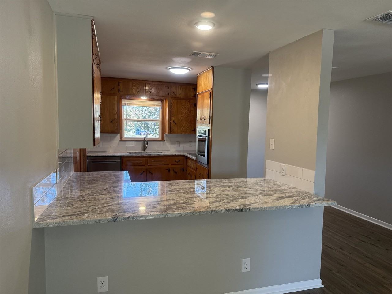 176 W Sweetbriar Dr - Photo 3 of 11