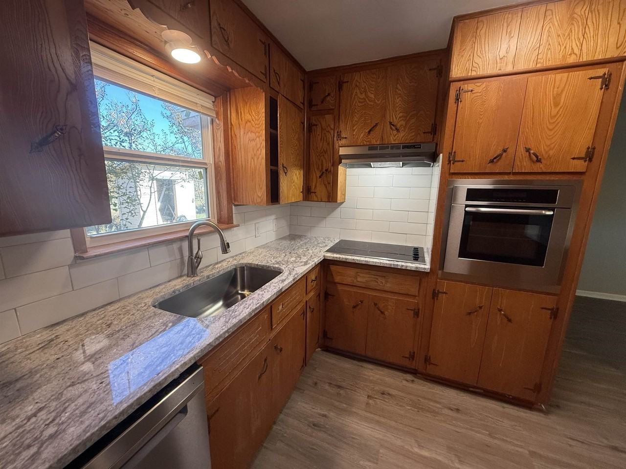 176 W Sweetbriar Dr - Photo 4 of 11