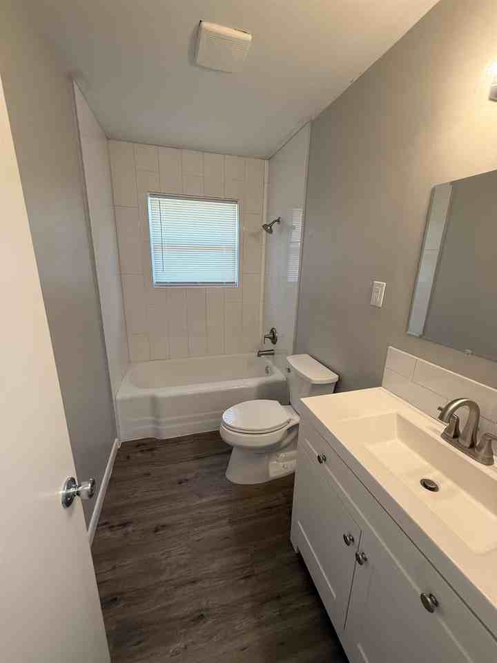 176 W Sweetbriar Dr - Photo 5 of 11