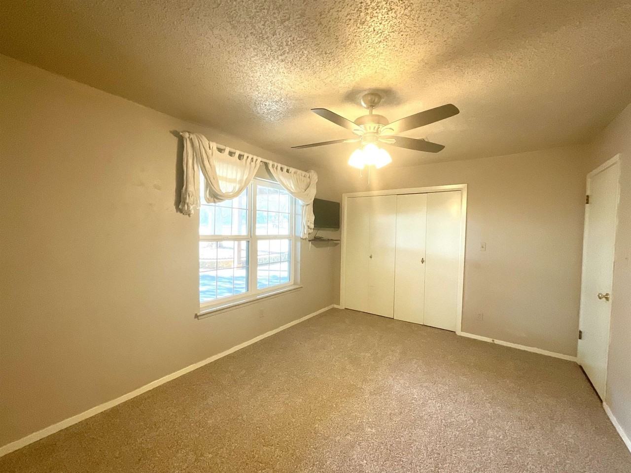 5303 Shady Oaks Cir - Photo 7 of 27