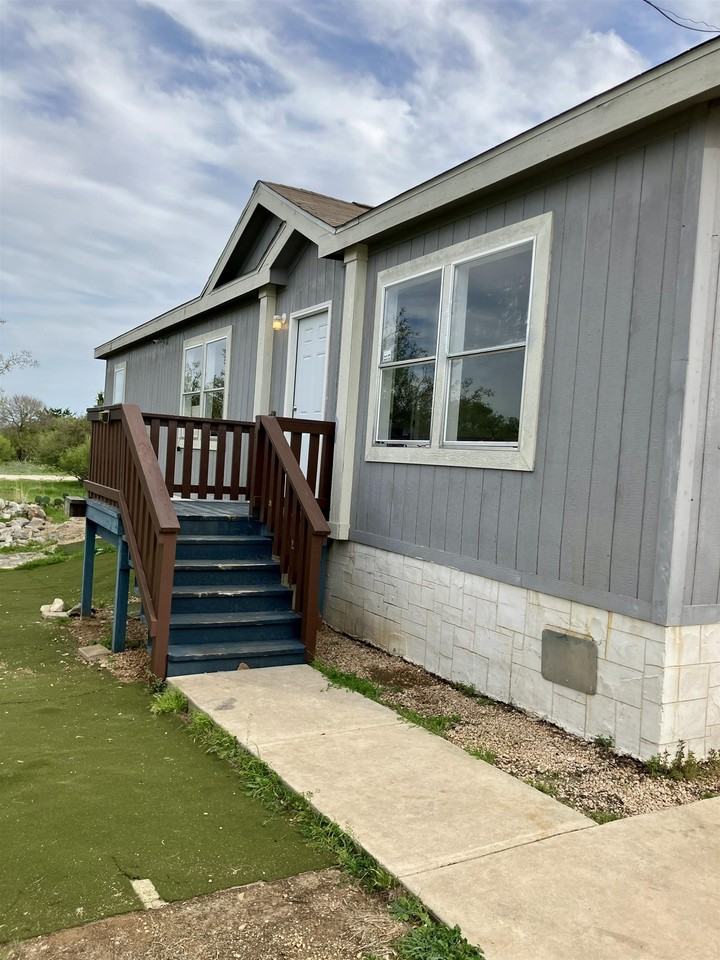 2203 25th St - Photo 2 of 26