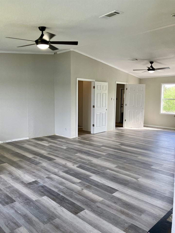 2203 25th St - Photo 4 of 26