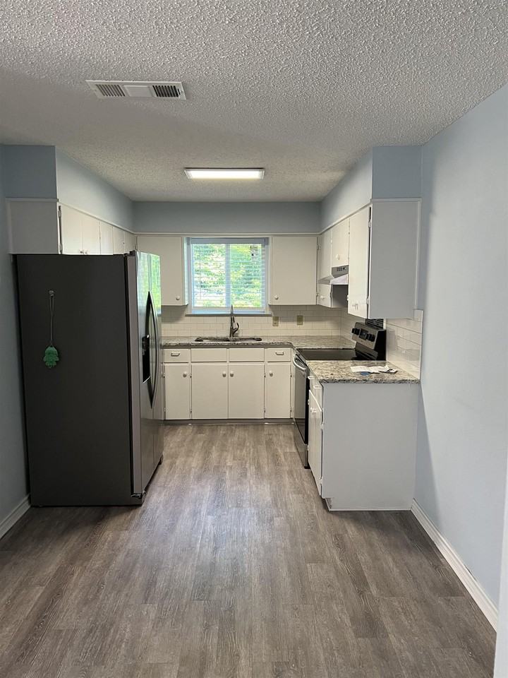 1749 Bluebonnet Ln - Photo 3 of 12