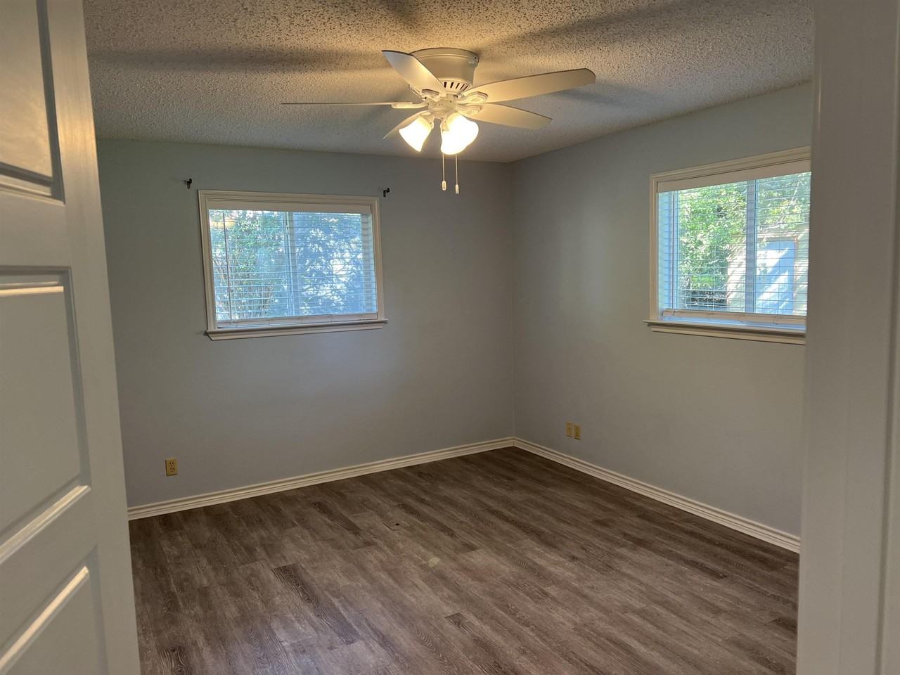 1749 Bluebonnet Ln - Photo 4 of 12