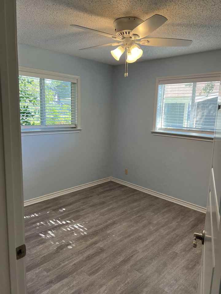 1749 Bluebonnet Ln - Photo 7 of 12