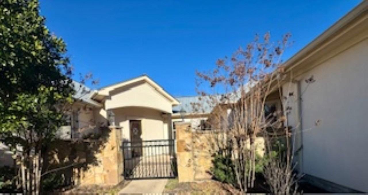 3327 Bay W Boulevard - Photo 3 of 26