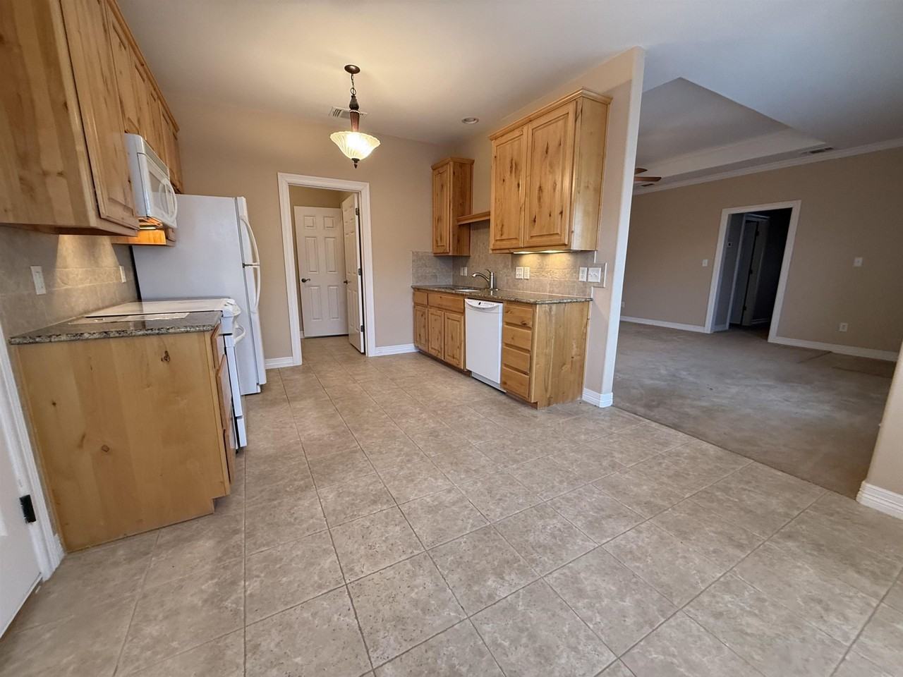 1505 Claremont Cir - Photo 3 of 16