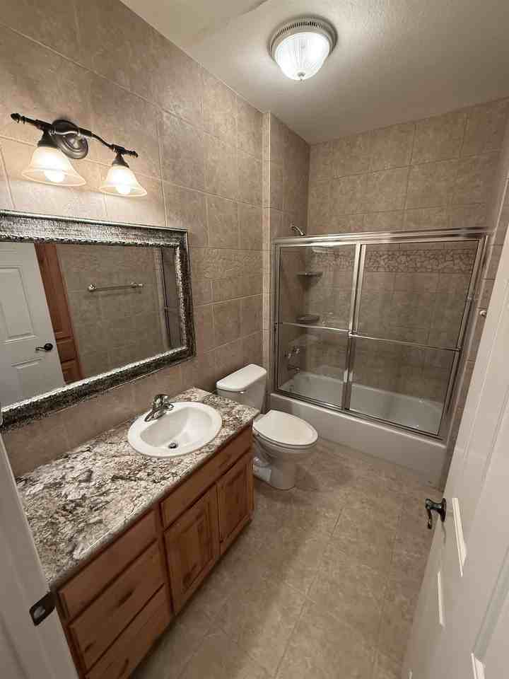 1505 Claremont Cir - Photo 5 of 16