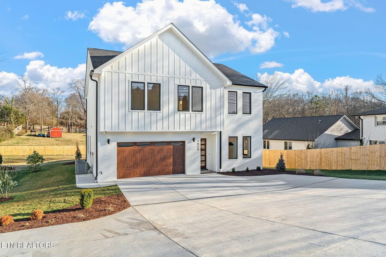 7826 S Northshore Dr - Photo 2 of 50