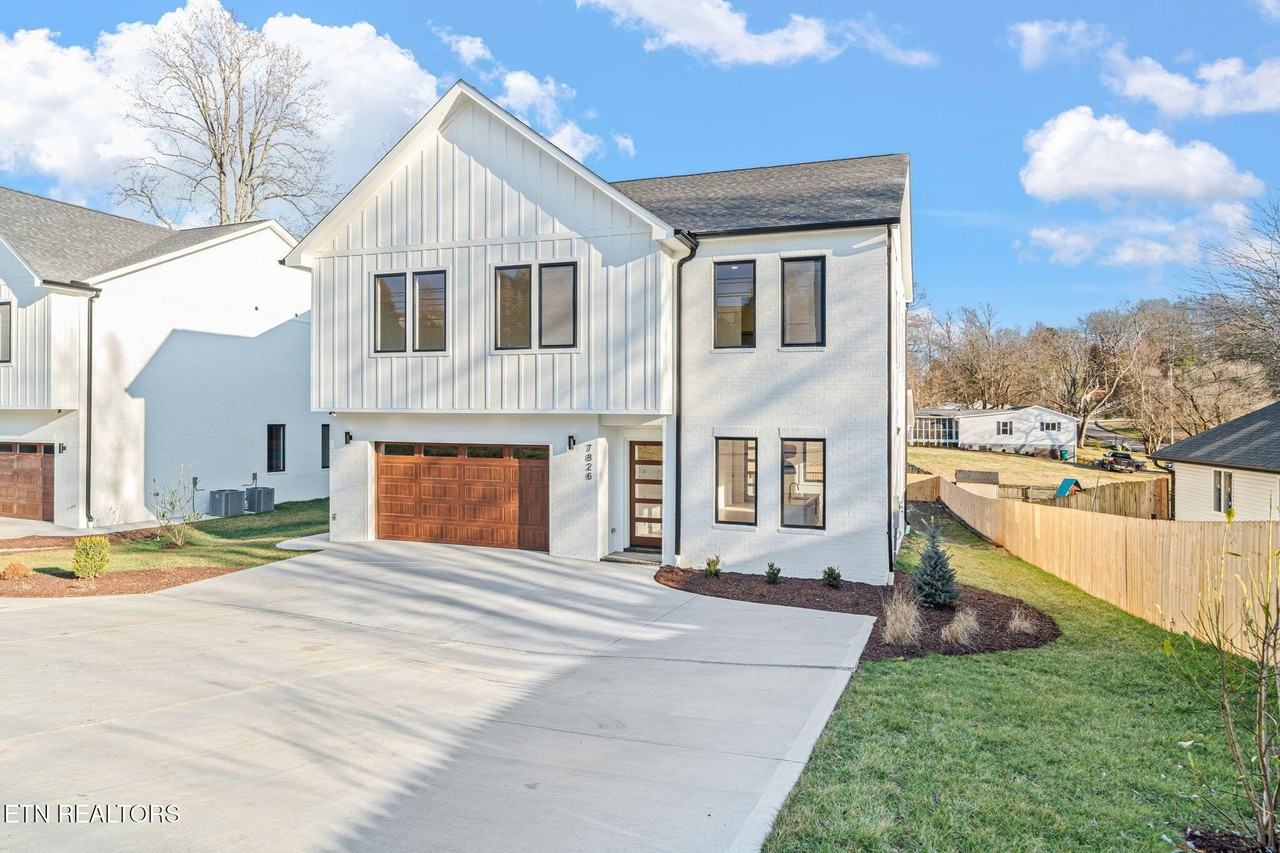 7826 S Northshore Dr - Photo 3 of 50