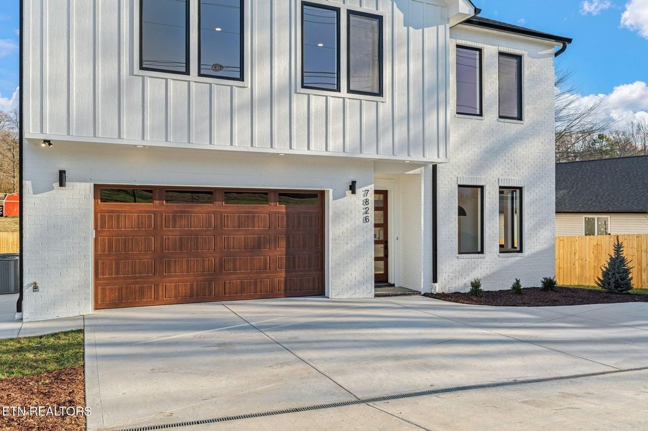 7826 S Northshore Dr - Photo 4 of 50