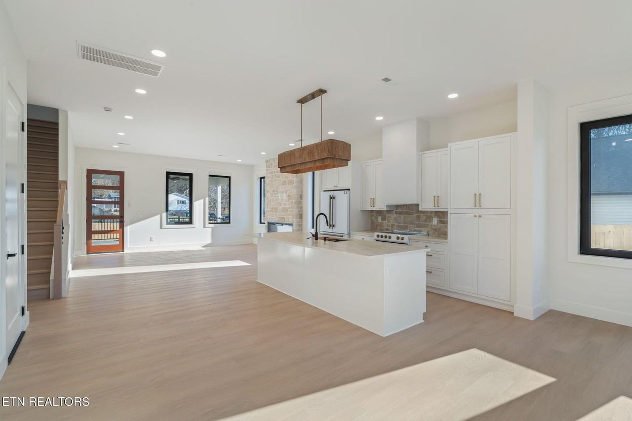 7826 S Northshore Dr - Photo 7 of 50