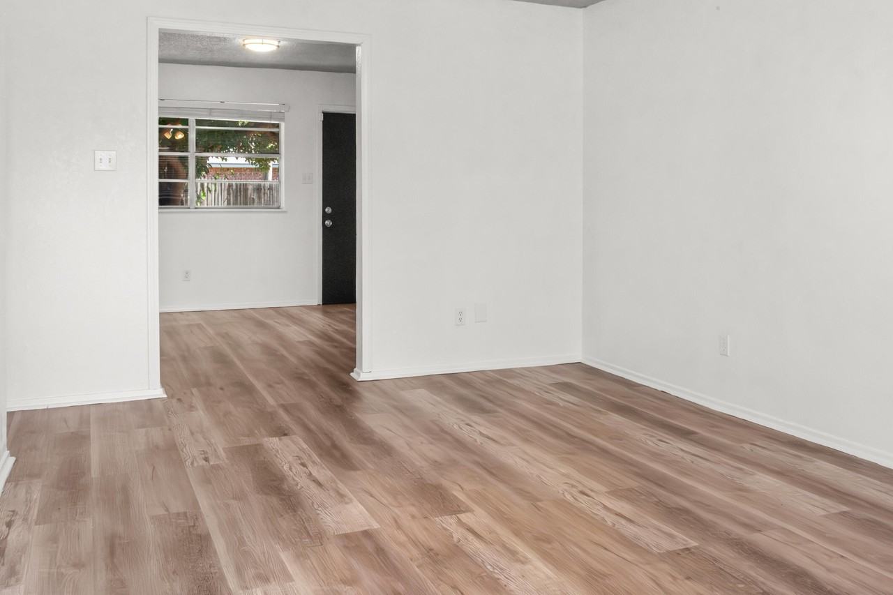 4409 Lehigh St - Photo 6 of 13